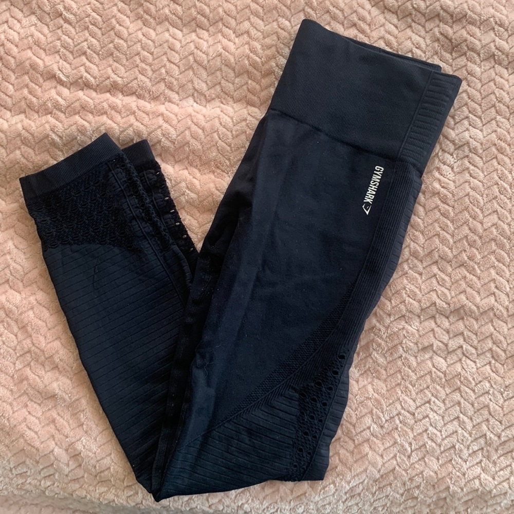 Black gym shark leggings